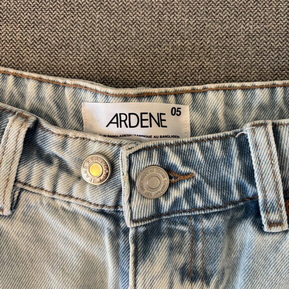 Ardene Light Wash Mom Jean Shorts NWOT – Size 05 - Picture 3 of 6